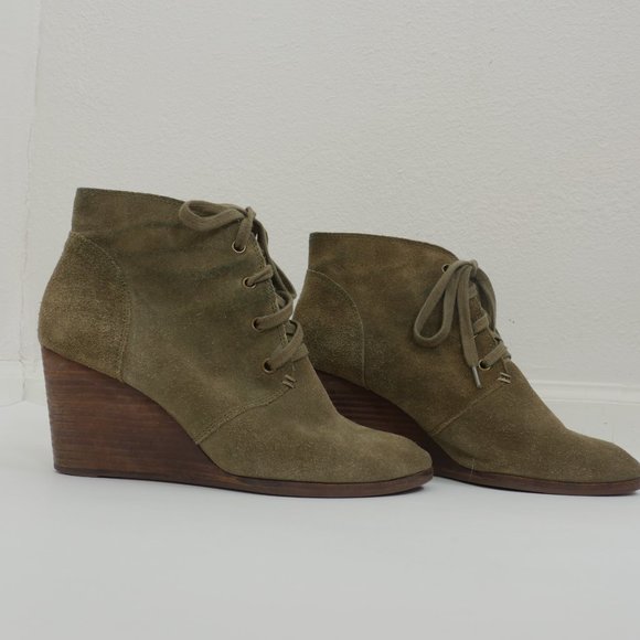 Lucky Brand Olive Green Suede Lace Up 3" Faux Wood Wedge Heel SZ 9 Ankle Boots - Picture 6 of 11